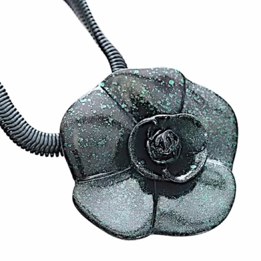 Authentic Chanel 01 A Antiquated Metal CC Camellia Pendant Choker